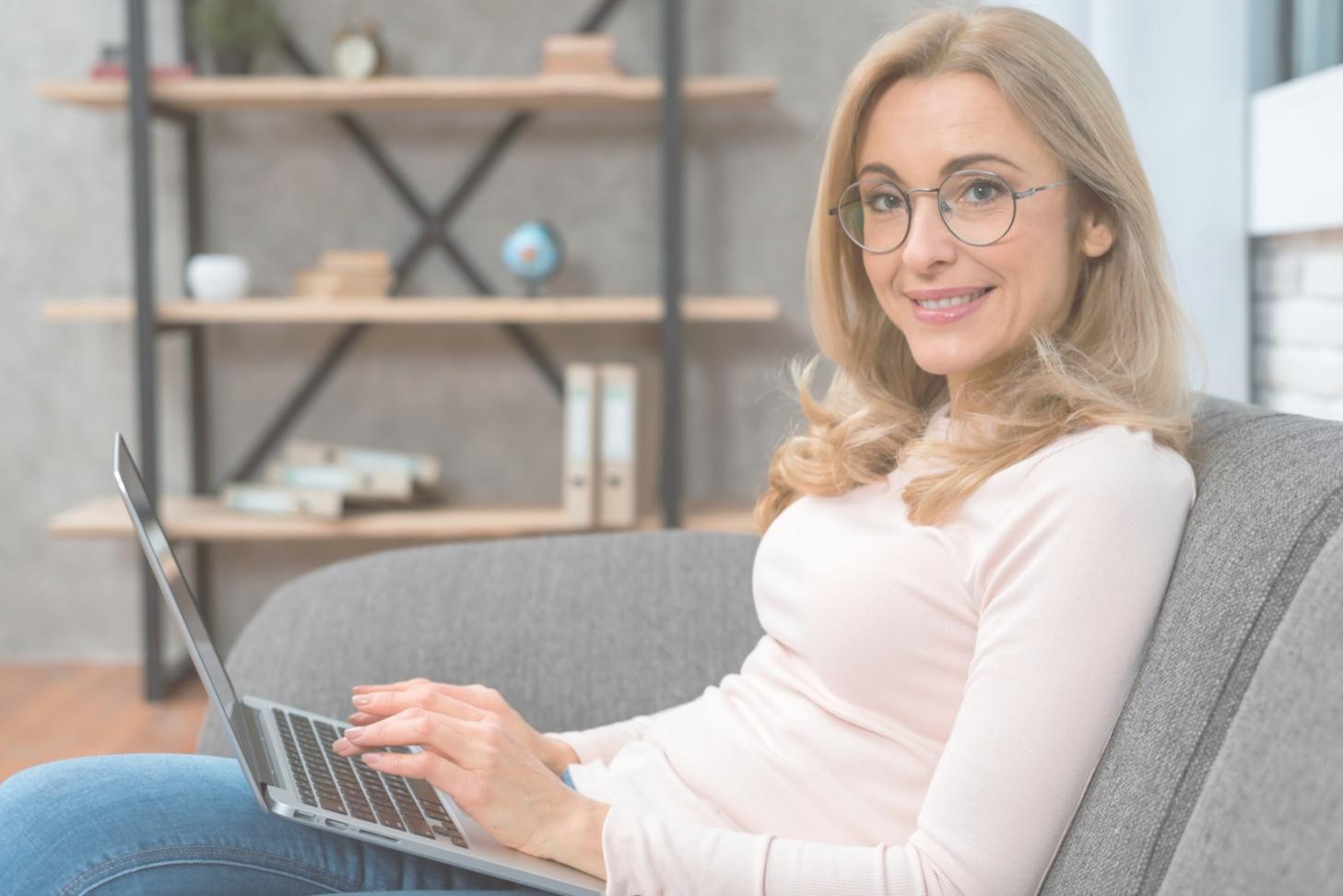 Acompanhamento mensal e ajustes ao plano financeiro